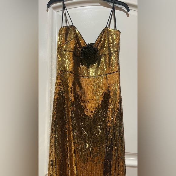 green emerald velvet dress Rebecca Vallance Monroe Midi Dress, Gold – Plus One Dress Hire main image 0